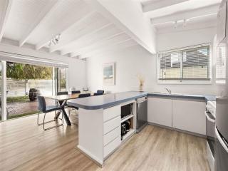 Pepper Cottage - Easy Beachside Living Close to Town - 3