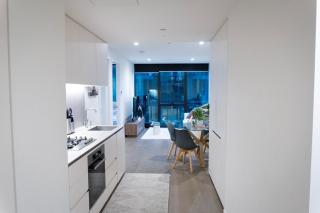 Luxury City Southbank Escape With Pool Gym and Skyline Views - 2