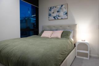 Luxury City Southbank Escape With Pool Gym and Skyline Views - 6