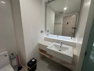 Pool access rooms Seven-seas Condo by Som - 3