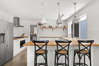 Drift House - Charming Family Retreat by the Beach - 9