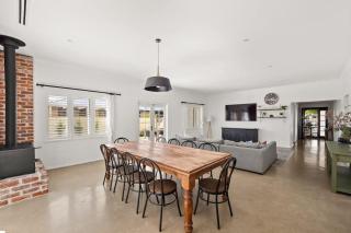Drift House - Charming Family Retreat by the Beach - 1