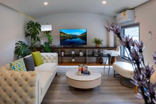 Cityside Beautiful Lodge - close to City & Airpor - 0