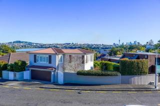 Charming 1-Bedroom Home in Prestigious Orakei - 5