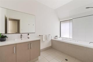 Wattle - Sought-After Beachfront Haven near Town Centre - 2
