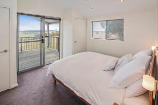 Margaret River Farmhouse - Serene Bushland Getaway - 5