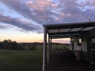 Margaret River Farmhouse - Serene Bushland Getaway - 1