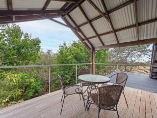 Sailors Hill Retreat - Bushland Living by the Coast - 7