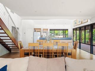 Sailors Hill Retreat - Bushland Living by the Coast - 3