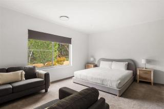 Bush to Bay - Nature, Surf Beach & Wineries - 7