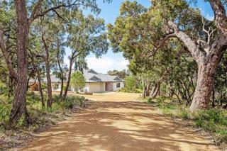 Bush to Bay - Nature, Surf Beach & Wineries - 6