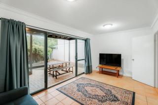 Blue Haven Townhouse - Beachside Retreat with Pool Access - Gnarabup - 5