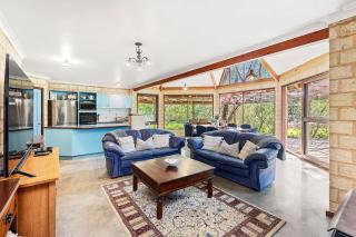 Eagle Bay Beach Lodge - Escape to Coastal Serenity - 5