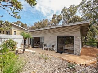 Wren Studio - Modern Comfort in Nature's Embrace - 0