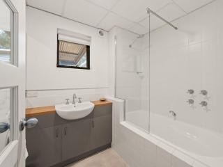 Rosella - Secluded Bushland Escape with Valley Views - 3
