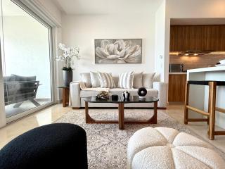 Moikkarentals Beachfront 1BR Harbor171-N1702 PV - 1