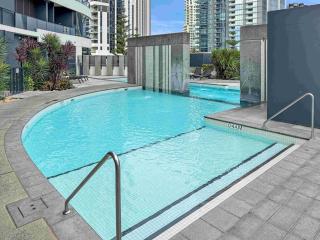 29th floor Oracle Tower 2 stunning ocean and city views - 9