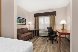 La Quinta by Wyndham Midwest City - Tinker AFB - 1