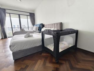 Spacious Seaview Family Suite for 8-12 Guests near Gurney - 2