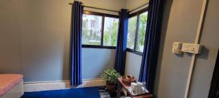Private Backyard Guesthouse - 9