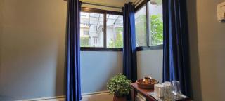 Private Backyard Guesthouse - 7