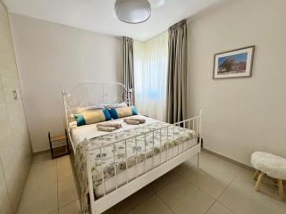 Azure Nest Oroklini 2br shared pool - free parking - 7