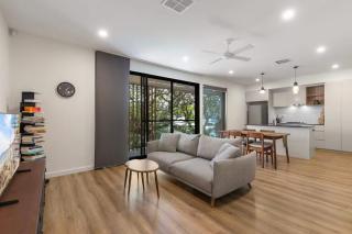 Modern Contemporary 3BR Perfect City & Beach Base - 8