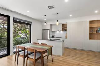 Modern Contemporary 3BR Perfect City & Beach Base - 7