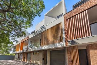 Modern Contemporary 3BR Perfect City & Beach Base - 6