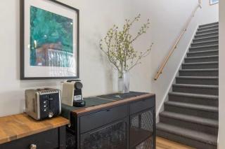 Modern Contemporary 3BR Perfect City & Beach Base - 5