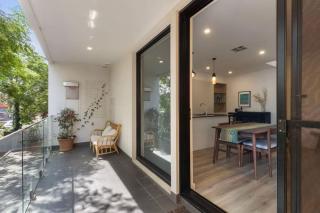 Modern Contemporary 3BR Perfect City & Beach Base - 4
