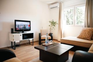 Anna Apartment, Stylish One-Bedroom with Large Balcony and Parking - 3