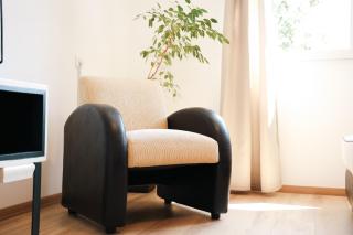 Anna Apartment, Stylish One-Bedroom with Large Balcony and Parking - 1