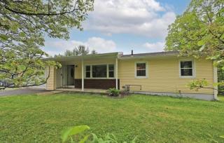 1BR Apt, private entry, kitchenette & fridge - 1