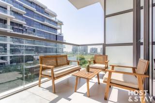 Studio in Golf Vista, Damac Hills - Host & Stay - Dubai - 3