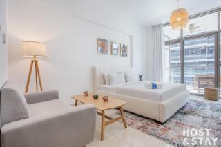 Studio in Golf Vista, Damac Hills - Host & Stay - Dubai - 0