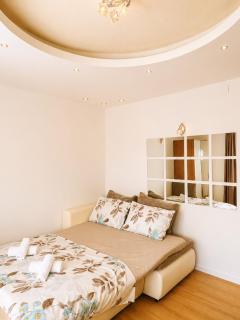 Central Comfort Apartment 5 Minute Walk to Beach, Free Parking, 2 BR - 9
