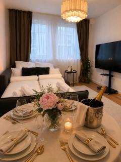 Zentrum Apartments Prime Location - Near Metro 24h Self Check-in, 65 Smart TV - 7