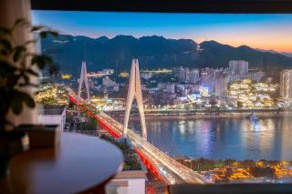 Atour Hotel Chongqing Jiefangbei Raffles City Riverview - 7