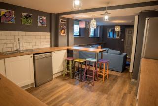 Bronze Room with Shared Bathroom, Leeds City Centre - Mary Morris For Students and Young Professionals - Leeds - 2