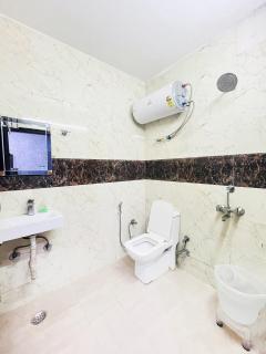 Hotel Tom & jerry SATYZ 3- 2 walk Near Nizamuddin Dargah - 1