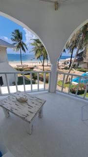 Kaleb's Beachfront Holiday Home - 0