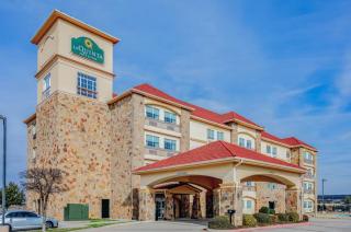 La Quinta Inn and Suites by Wyndham Central McKinney - 1
