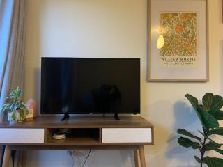 Quiet 2BR Townhouse, Walk to CBD with Parking - 9