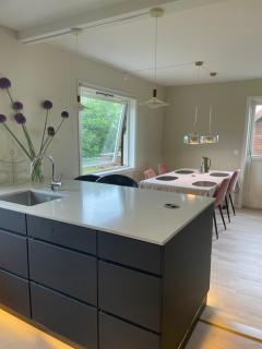 New Renovated 2 bedrooms Free Parking 5mins driving Bus to ONS - 7