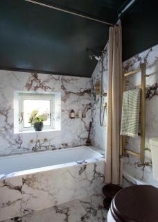 Award-Winning Home w Stunning Garden nr Glasgow - 3