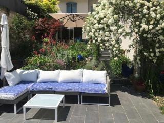 Villa Les Roses Bleues 20 minutes from Paris by RER - 2