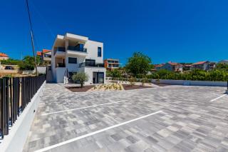 Casa MiA Apartments with parking - 1