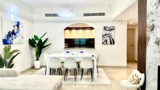 Spacious Modernized 2 BR Apartments by Taskeen Holiday Homes - Dubai - 8