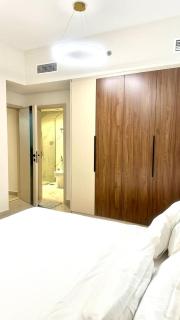 Spacious Modernized 2 BR Apartments by Taskeen Holiday Homes - Dubai - 2